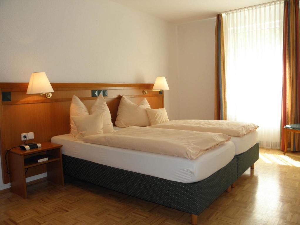 Hotel & Residenz Am Kurpark Schlangenbad Værelse billede
